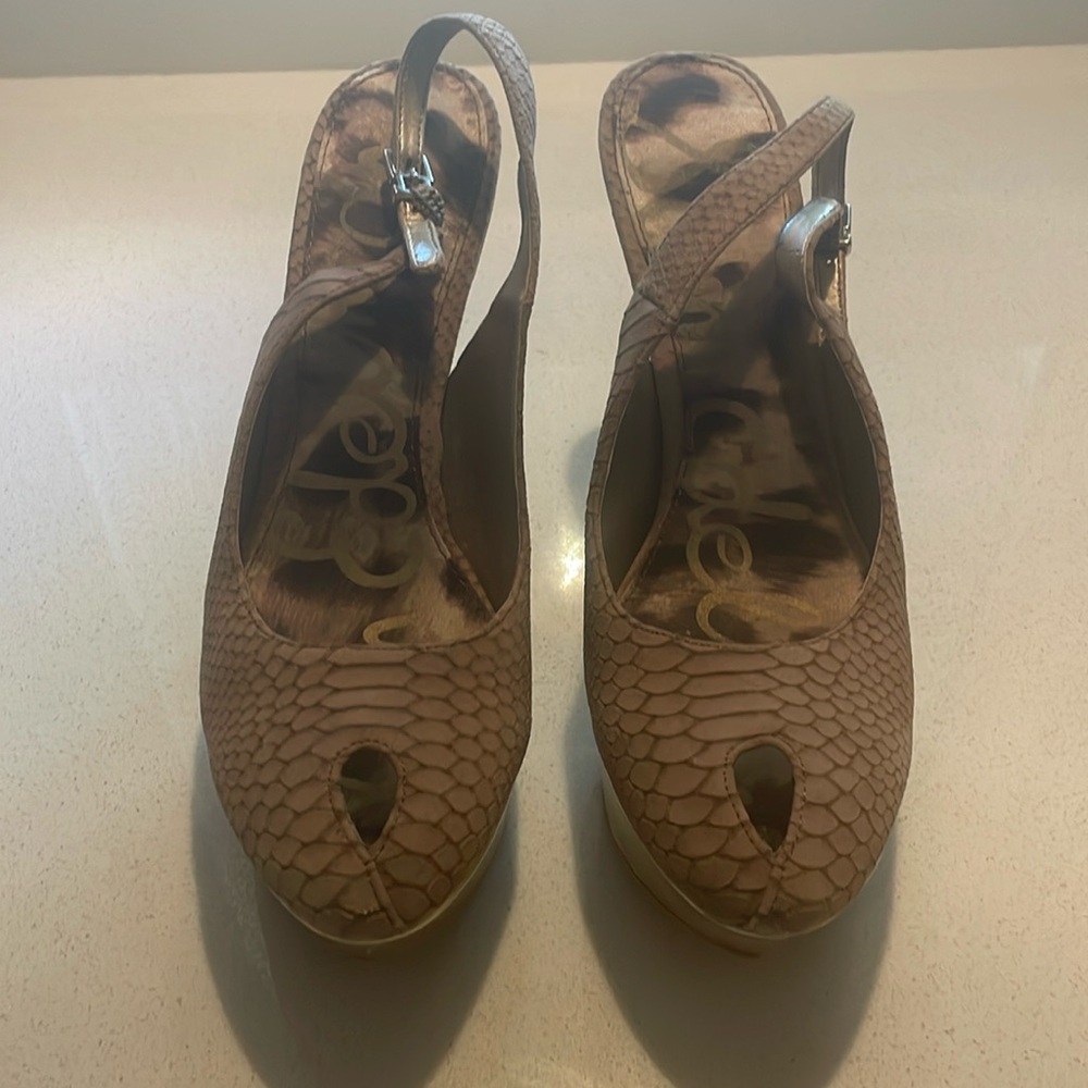 Sam Edelman, Tan faux suede embossed platform heels size 7 1/2